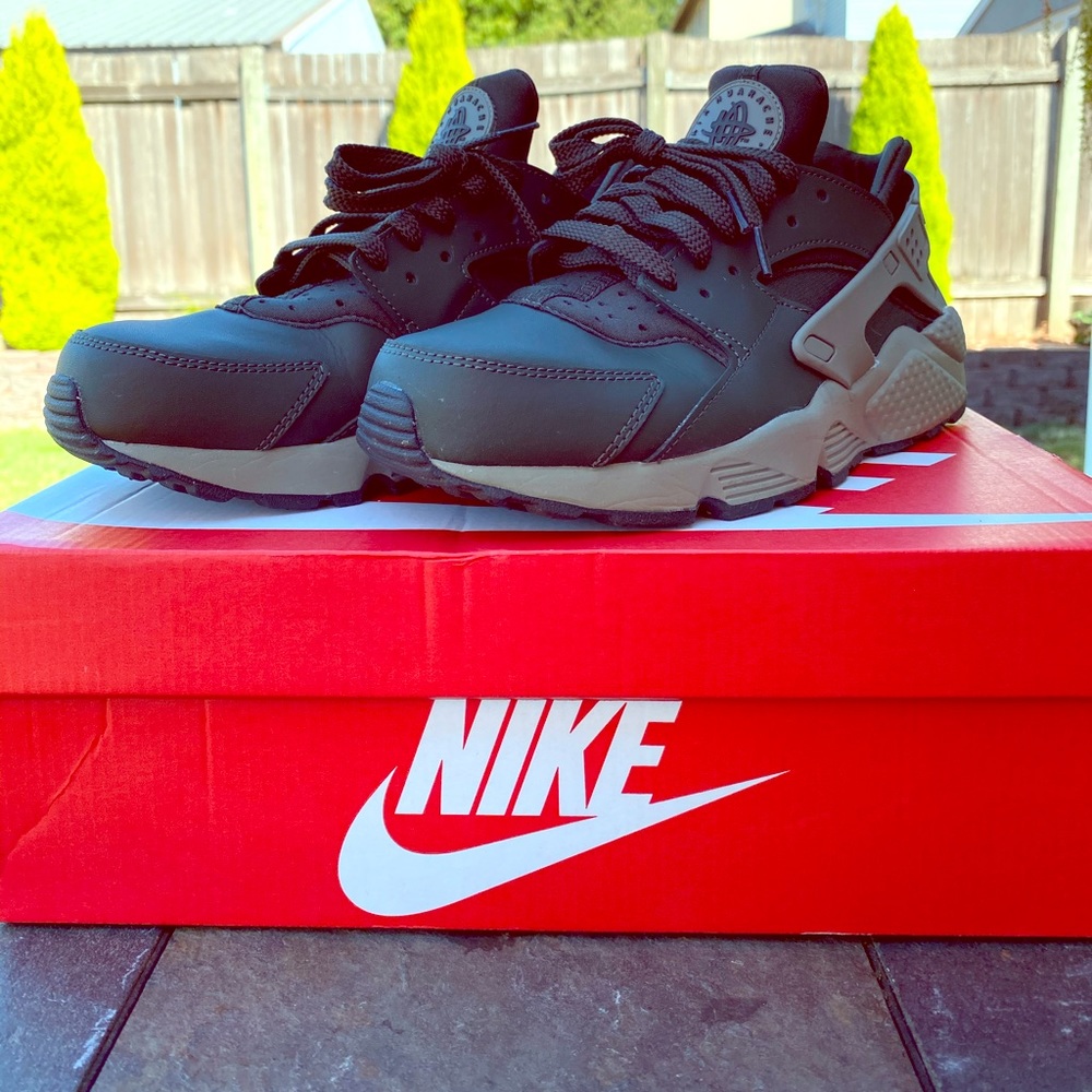 Nike Air Huarache; Men size 10